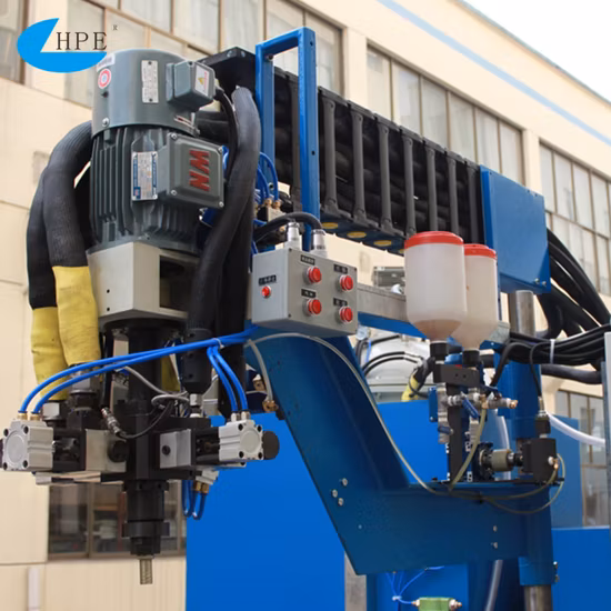 Machine de versement d'élastomère de polyuréthane de moulage rotatif à trois composants pour roue de voiture